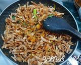 A picture of step 2 of Dry Prawns Fry with Spring Onions.