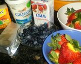 Foto del paso 4 de la receta Gelatina de yogur y queso bañada de frutos