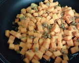 Foto del paso 7 de la receta: Pollo frito y coliflor salteada con calabaza y anís