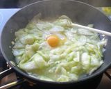 A picture of step 2 of Stirfry luffa with egg.