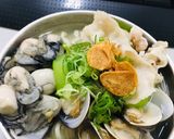 Fa Fa~ 💯 鮮蚵 絲瓜蛤仔麵的食譜步驟3照片