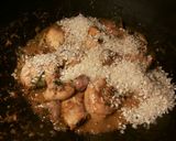 Foto del paso 17 de la receta Wok de arroz cremoso con pollo,en salsa de pate y pimientos