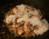 Foto del paso 17 de la receta: Wok de arroz cremoso con pollo,en salsa de pate y pimientos
