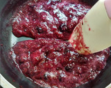 Foto del paso 3 de la receta: Mermelada de frutillas y arándanos sin azúcar 👶🏻🍓