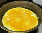 Foto langkah ke 3 dari resep Telur Dadar Anak Pasti Suka.