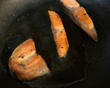 Foto langkah ke 5 dari resep Salmon Rice Bowl.
