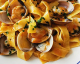 Foto del paso 6 de la receta: Fettuccine alle vongole rosso
