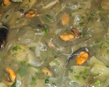 Foto del paso 6 de la receta: Alcachofas con mejillones en salsa verde