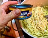 Foto del paso 3 de la receta: Tallarines amarillos con atún