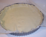 Foto del paso 4 de la receta: Coca de masa brisa con tomate, pimiento y atún