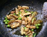 รูปขั้นตอนการทำที่ 4 ของ ข้าวผัดพริกแกงเขียวหวานไก่