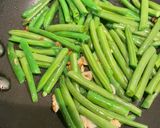 Hình bước làm 1 của món Bean (Đậu Ve) xào tỏi