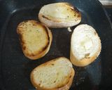 Foto del paso 1 de la receta: Crostinis de Aguacate, Hoja santa y rábano