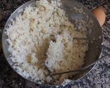 Foto del paso 1 de la receta: Tortitas de coliflor con cebollino, lima y queso Pecorino