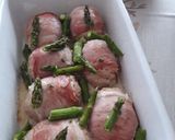 Kotlety mielone w szynce parmeńskiej pieczone ze szparagami krok przepisu 3 zdjęcie