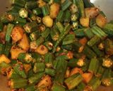 A picture of step 4 of Aloo Bhindi.