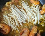 Gambar langkah 3 resipi Enoki Udang Paprika.