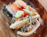 Hình bước làm 2 của món Lườn Cá Hồi Kho Tiêu Ăn Cơm Nóng Mùa Mưa Hết Sảy