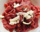 Hình bước làm 1 của món Đọt Su Su Xào Thịt Bò