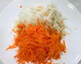 Foto langkah ke 2 dari resep Dadar wortel, kentang dan keju.