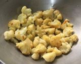 A picture of step 3 of Cauliflower Peas Curry.