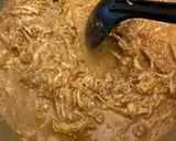 A picture of step 3 of Slow cooker queso chicken tacos.