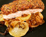 Foto del paso 8 de la receta: Salmón con costra de pistachos y patatas a lo pobre