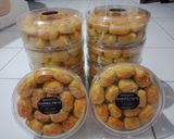 Foto langkah ke 5 dari resep Kue Kering Kurma Keju.
