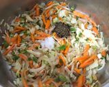 A picture of step 4 of Veg Schezwan Noodles.