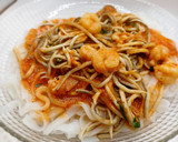 Foto del paso 5 de la receta: Noodles con gambas y angurinhas