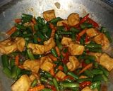 Foto langkah ke 4 dari resep Tumis Tahu Simpel.