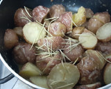 Foto del paso 3 de la receta: Papas a las finas hierbas sabor peruano