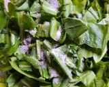 Foto del paso 1 de la receta: Ensalada de radicheta con ajo