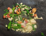 Foto langkah ke 1 dari resep Telur Ceplok Kecap Masak Kilat.