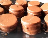 Foto del paso 7 de la receta: Alfajores rellenos de ganache