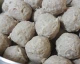 Foto langkah ke 9 dari resep Bakso Sapi homemade.