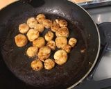 Une image de l'étape 7 de Noix de saint Jacques aux oignons de roscoff caramélisés.