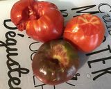 Une image de l'étape 3 de Salade aux deux tomates, concombre et feta sauce melfor.