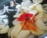 A picture of step 2 of Bhindi Aloo Fry.