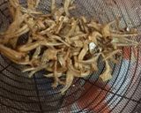 Foto langkah ke 2 dari resep Tumis Kulit Melinjo.