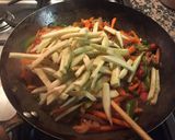 Foto del paso 4 de la receta: Salteado de fideos con vegetales