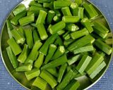 A picture of step 1 of Okra Masala Subzi.