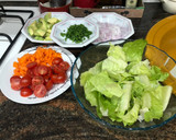 Foto del paso 3 de la receta: Ensalada de aguacate y langostino cocido