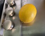 Une image de l'étape 2 de Gâteau aux groseilles noires, citron et crème.