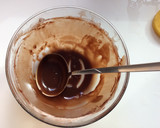 Foto del paso 4 de la receta: Mug cake de nutella con fresas