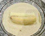 Hình bước làm 1 của món Bánh quai vạc nhân phô mai chuối