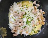 Hình bước làm 1 của món Cơm chiên hành chả trứng