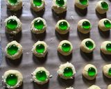 Foto langkah ke 3 dari resep Cheese Thumbprint Cookies Rasa Melon Crunchy.