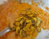 A picture of step 3 of Mushroom masala.