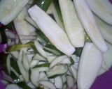Foto langkah ke 1 dari resep Timun Bumbu acar kuning.